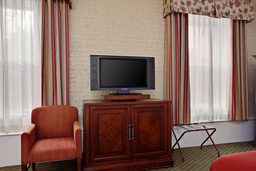 Hotel Virginia Santa Barbara, Tapestry Collection By Hilton מראה חיצוני תמונה