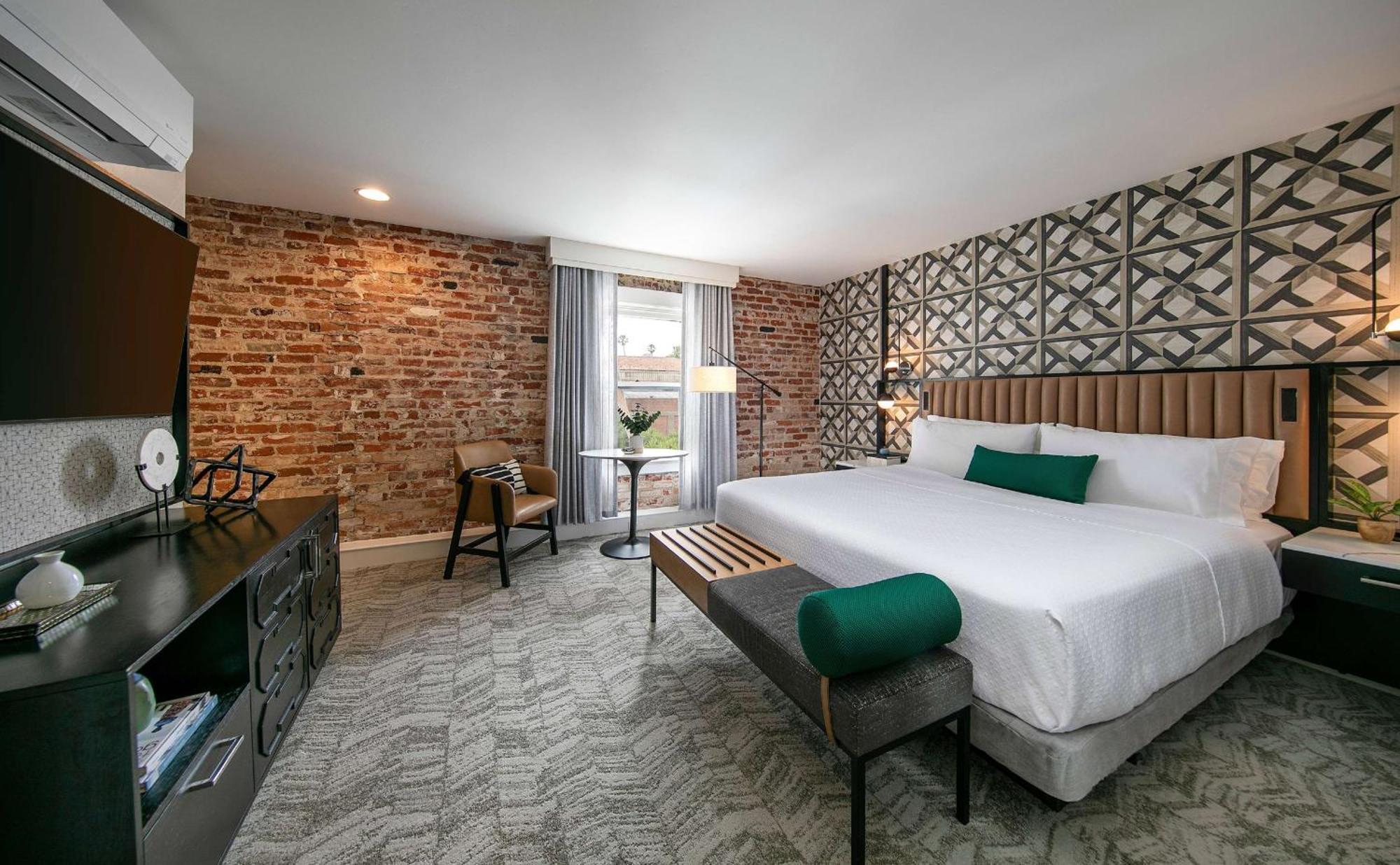 Hotel Virginia Santa Barbara, Tapestry Collection By Hilton מראה חיצוני תמונה