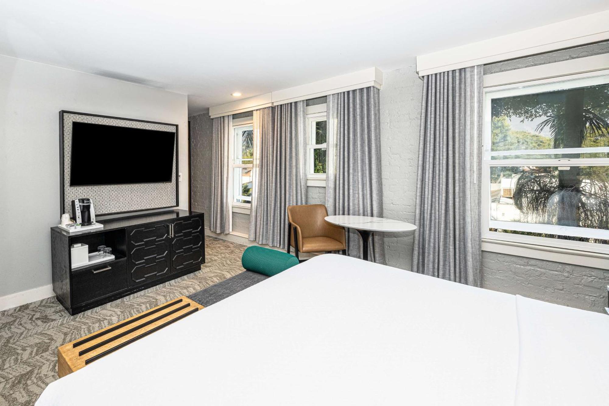 Hotel Virginia Santa Barbara, Tapestry Collection By Hilton מראה חיצוני תמונה